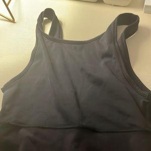 Pivot tank size 6 black from lululemon only worn 4 times too big